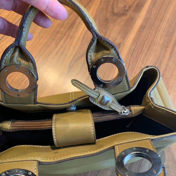 Emilie M purse, handbag, vegan leather, multiple pockets, holds iphone, EUC - Picture 9 of 16